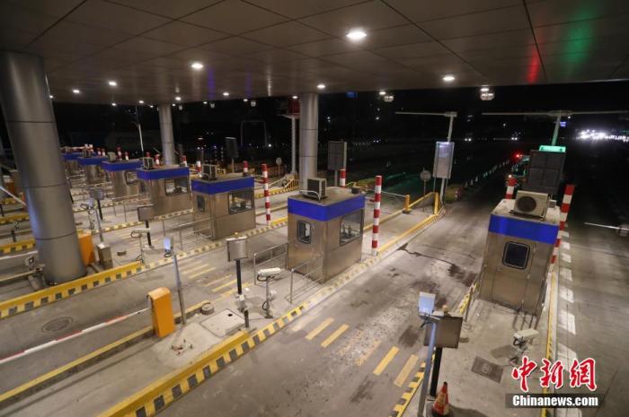 全国487个高速公路省界收费站全部取消 启用新的不停车快捷收费系统