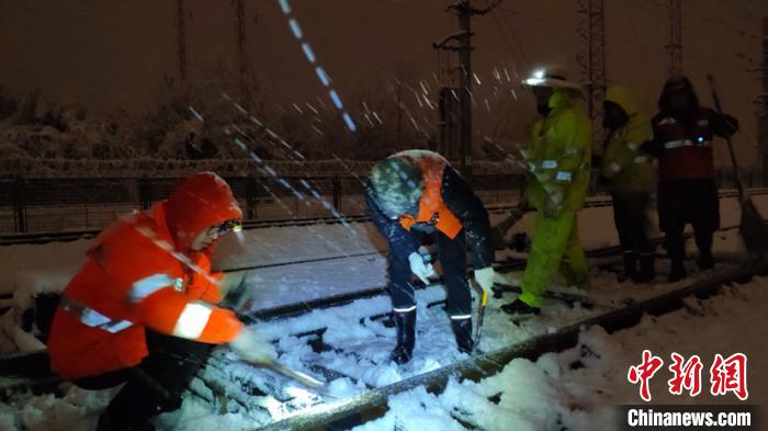 安徽多地迎来新年首场降雪