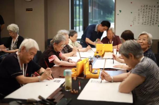 200位老人和他们的守望者