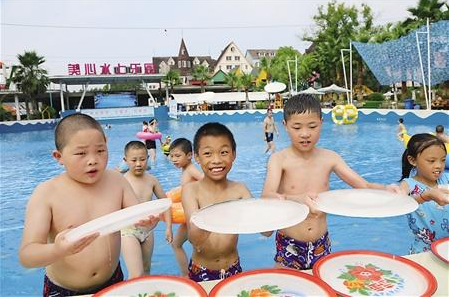 重慶汽車公園開放了 現場趣味活動吸引眾多游客參與