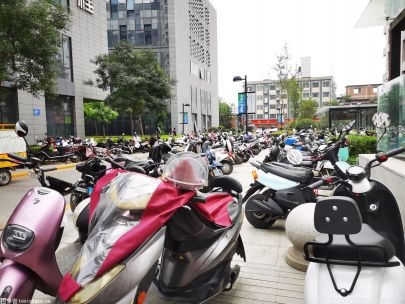 北京：严禁在烈日下给电动自行车充电！