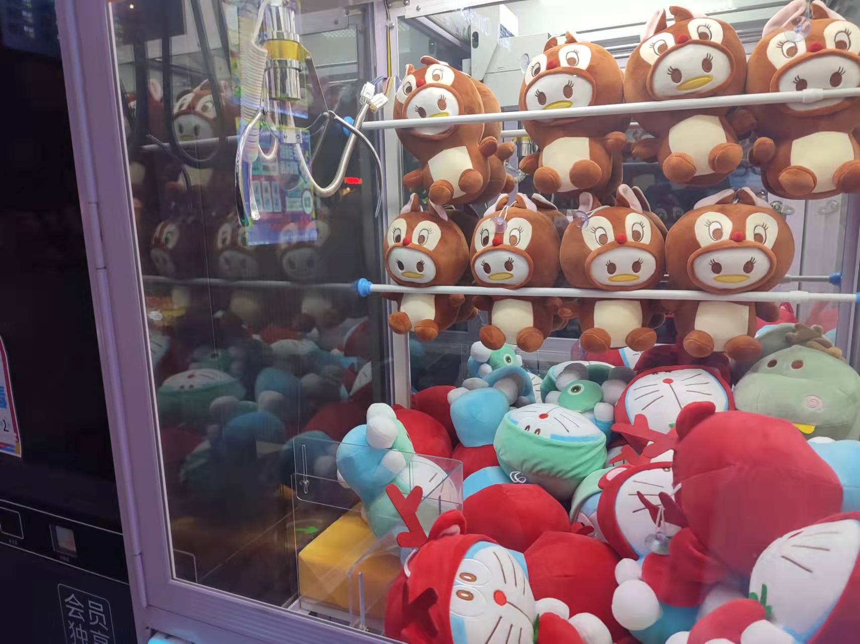 上海迪士尼游客为抢玩偶“憋到尿血” 爱好也需有理智做“缰绳”