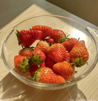 畸形草莓能否放心吃呢？是否含有激素呢？