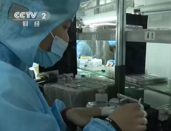 我国研发全球首款通用型介入手术机器人 未来将有效造福心脏病患者